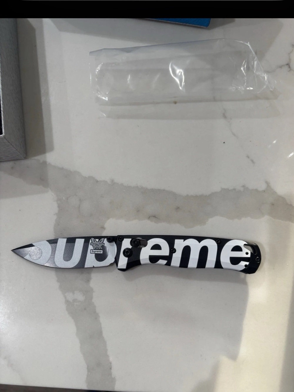 Supreme black and White Logo
